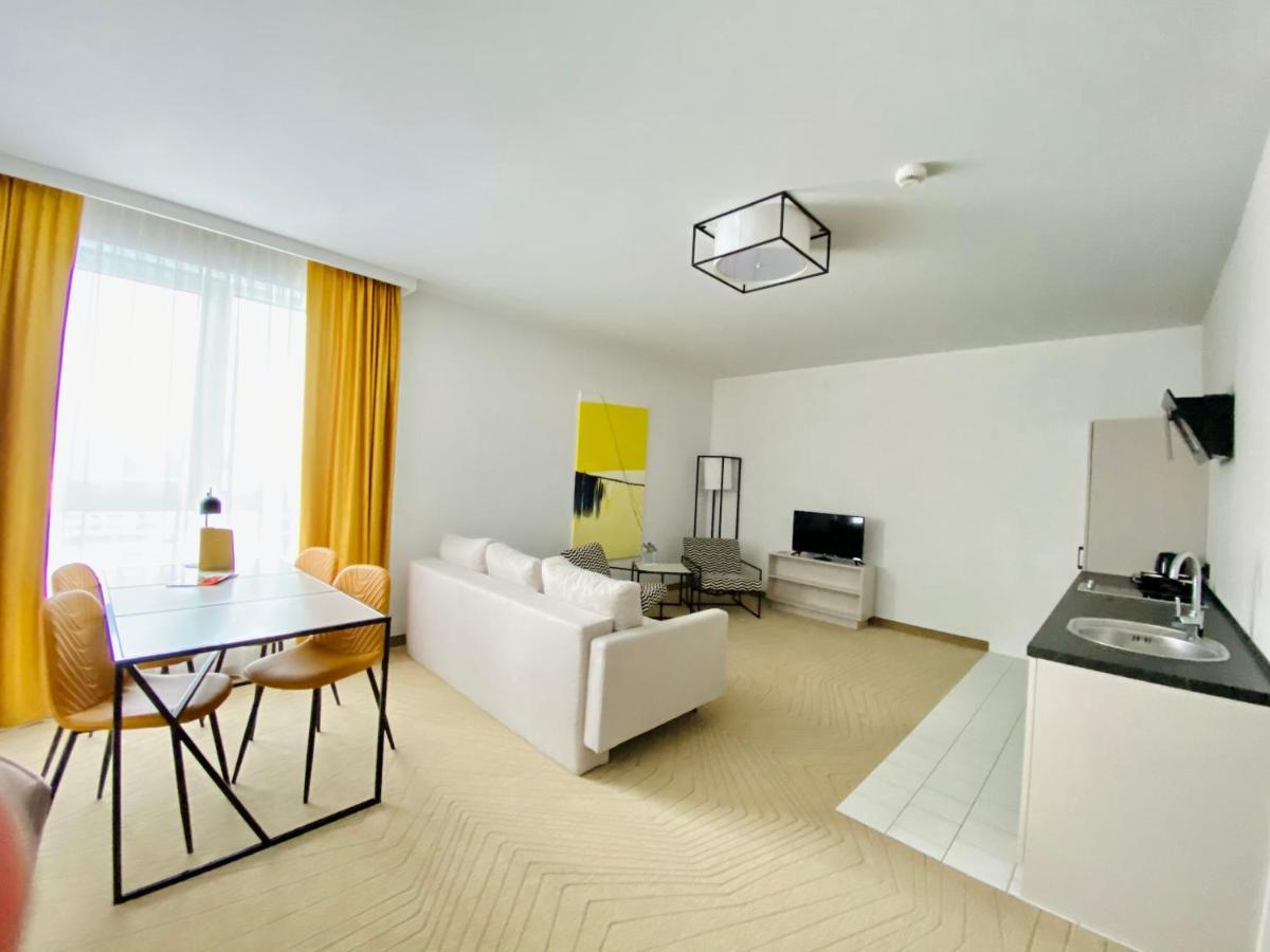 Arche Krakowska Готель 4*